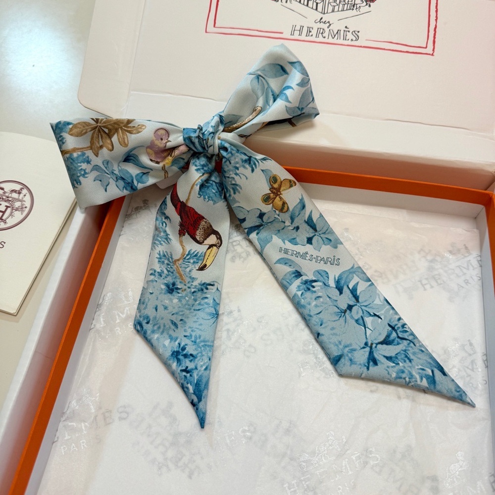 Hot Viral Hermès "Toucan & Floral" Blue Silk Twilly Scarf - Picture 2 of 7